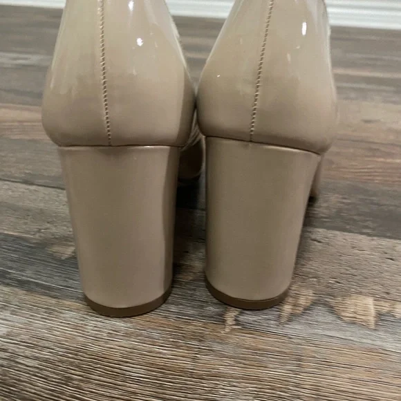 ππ 2/$10 ππ Patent Faux Leather Tan Round Toe Block Heel Pumps - Picture 13 of 13